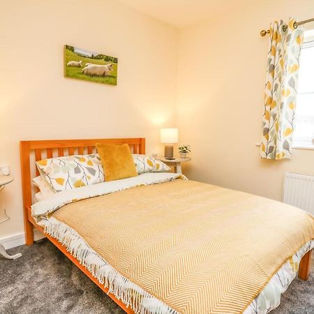 6 Erwr Brenhinoedd Villa Ammanford Exterior photo